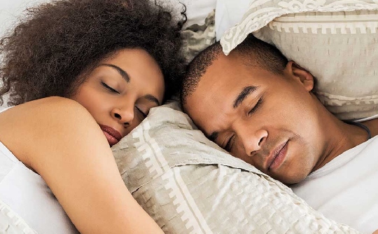 A couple sleeping peacefuly